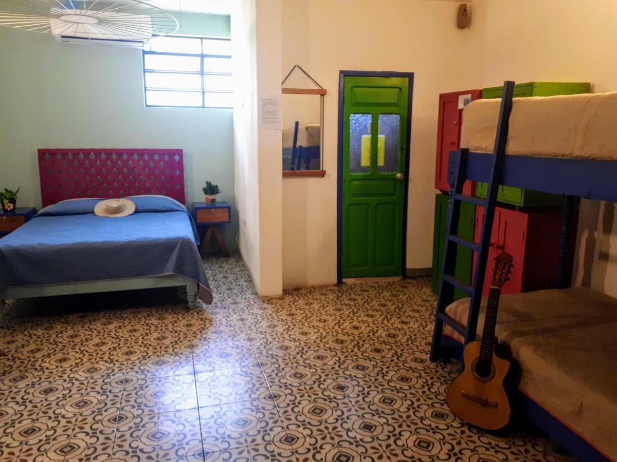 Hostel Candelaria Valladolid  Exterior photo