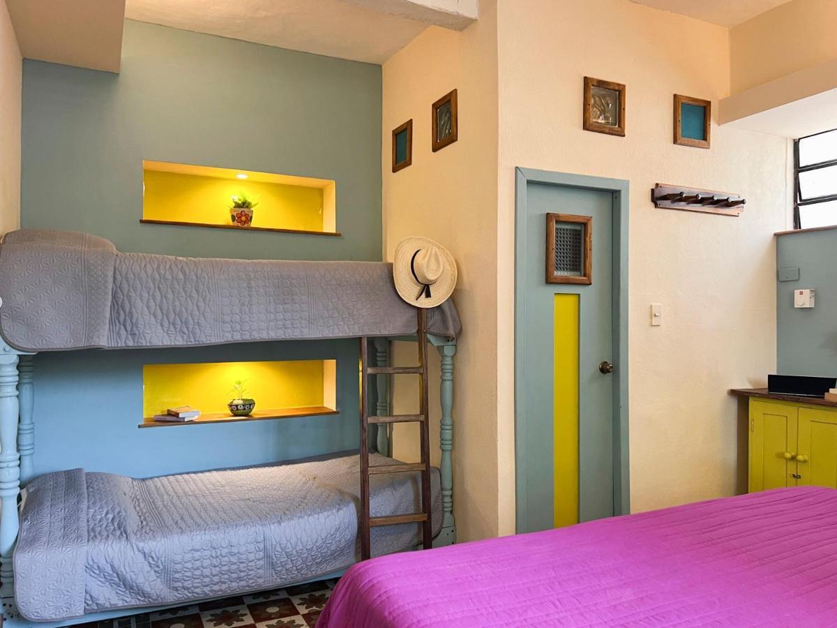 Hostel Candelaria Valladolid  Exterior photo