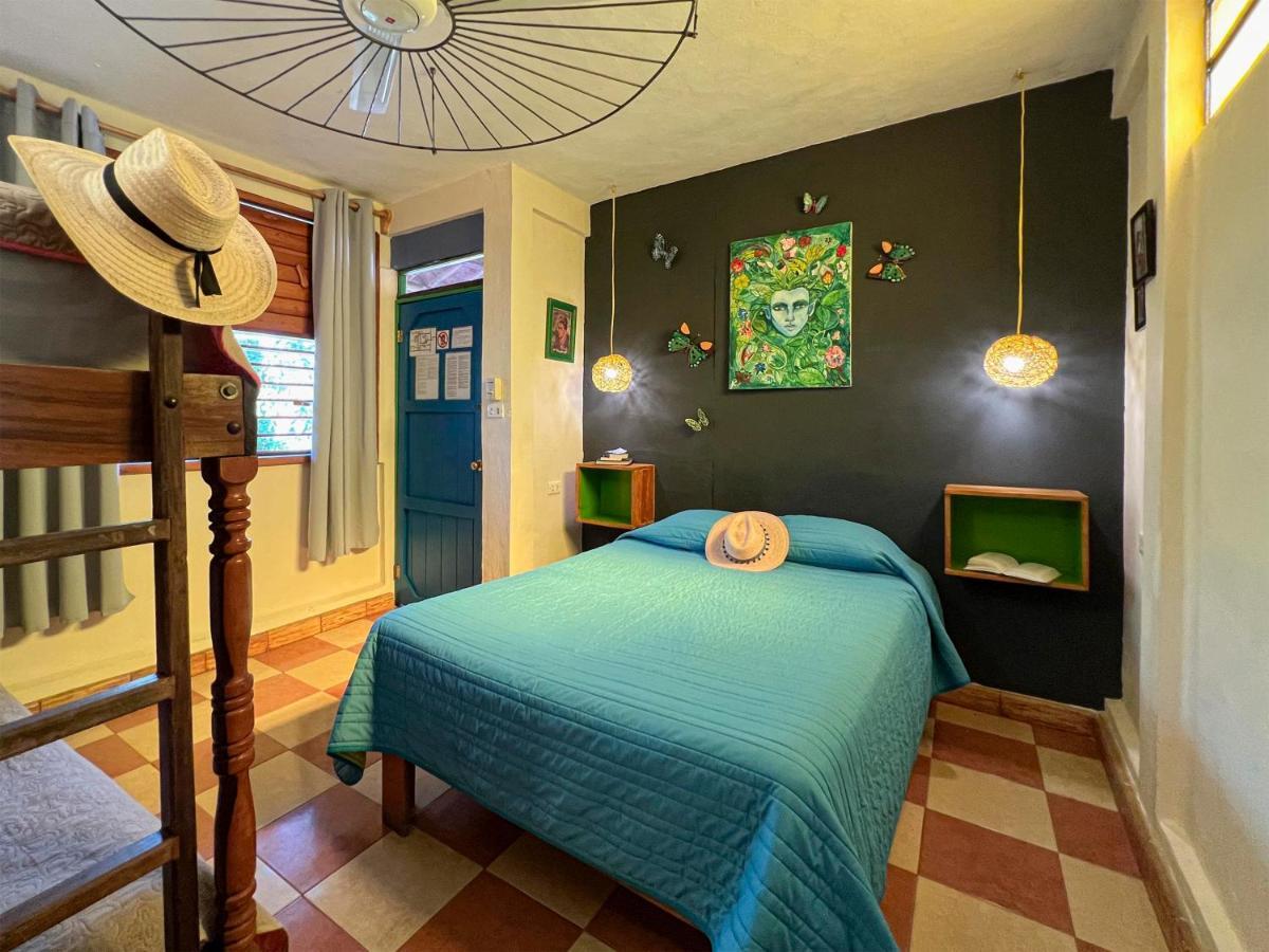 Hostel Candelaria Valladolid  Exterior photo