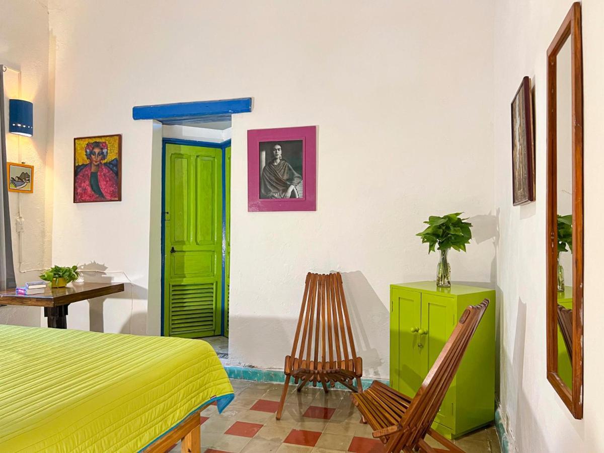 Hostel Candelaria Valladolid  Exterior photo