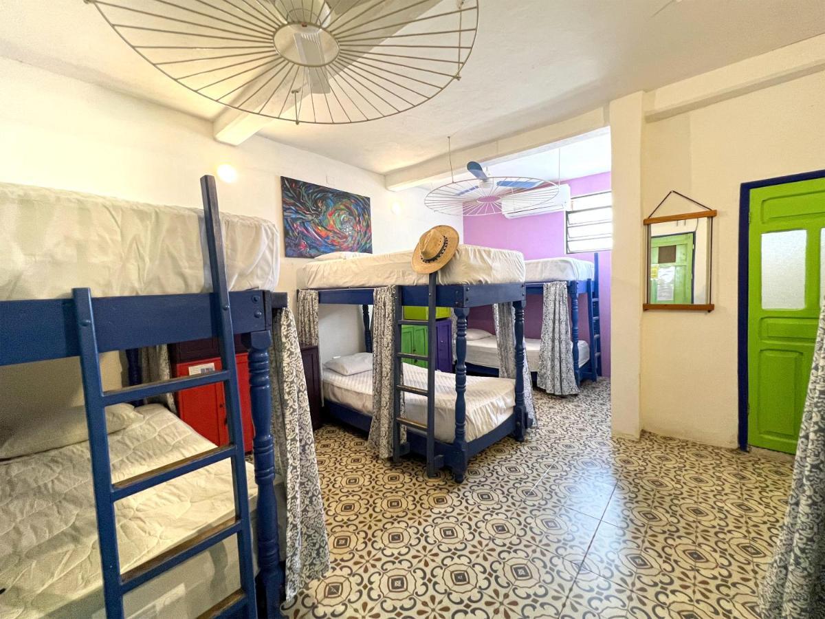 Hostel Candelaria Valladolid  Exterior photo