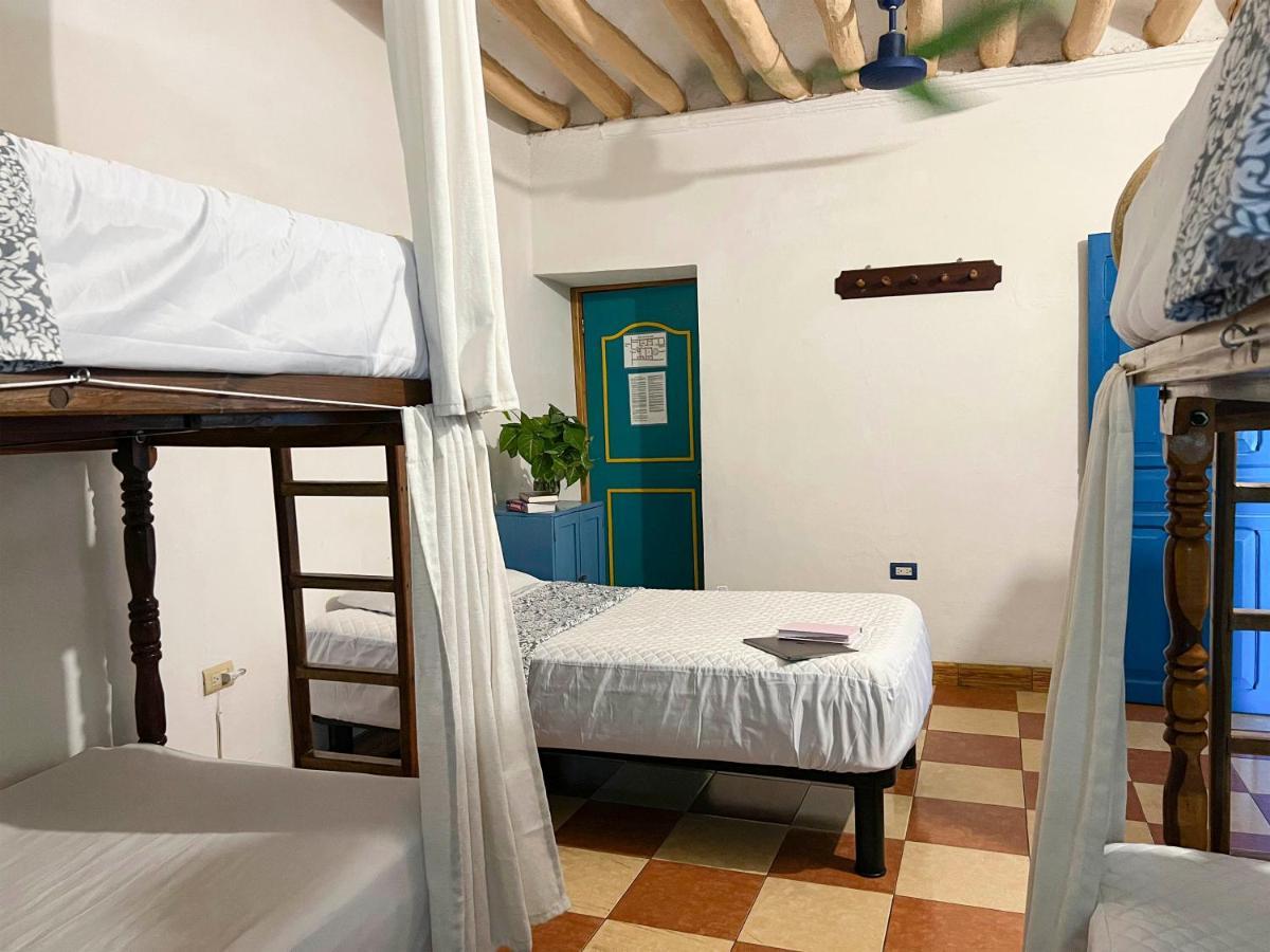 Hostel Candelaria Valladolid  Exterior photo