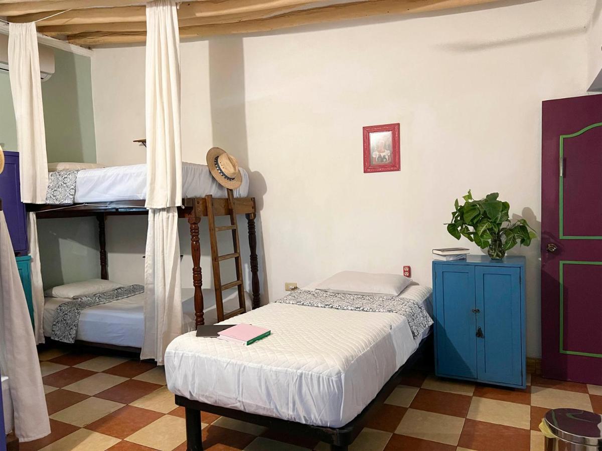 Hostel Candelaria Valladolid  Exterior photo