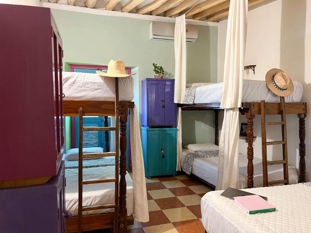 Hostel Candelaria Valladolid  Exterior photo
