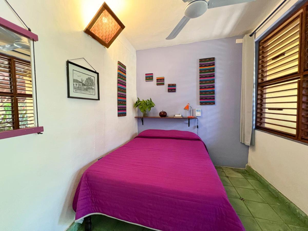 Hostel Candelaria Valladolid  Exterior photo