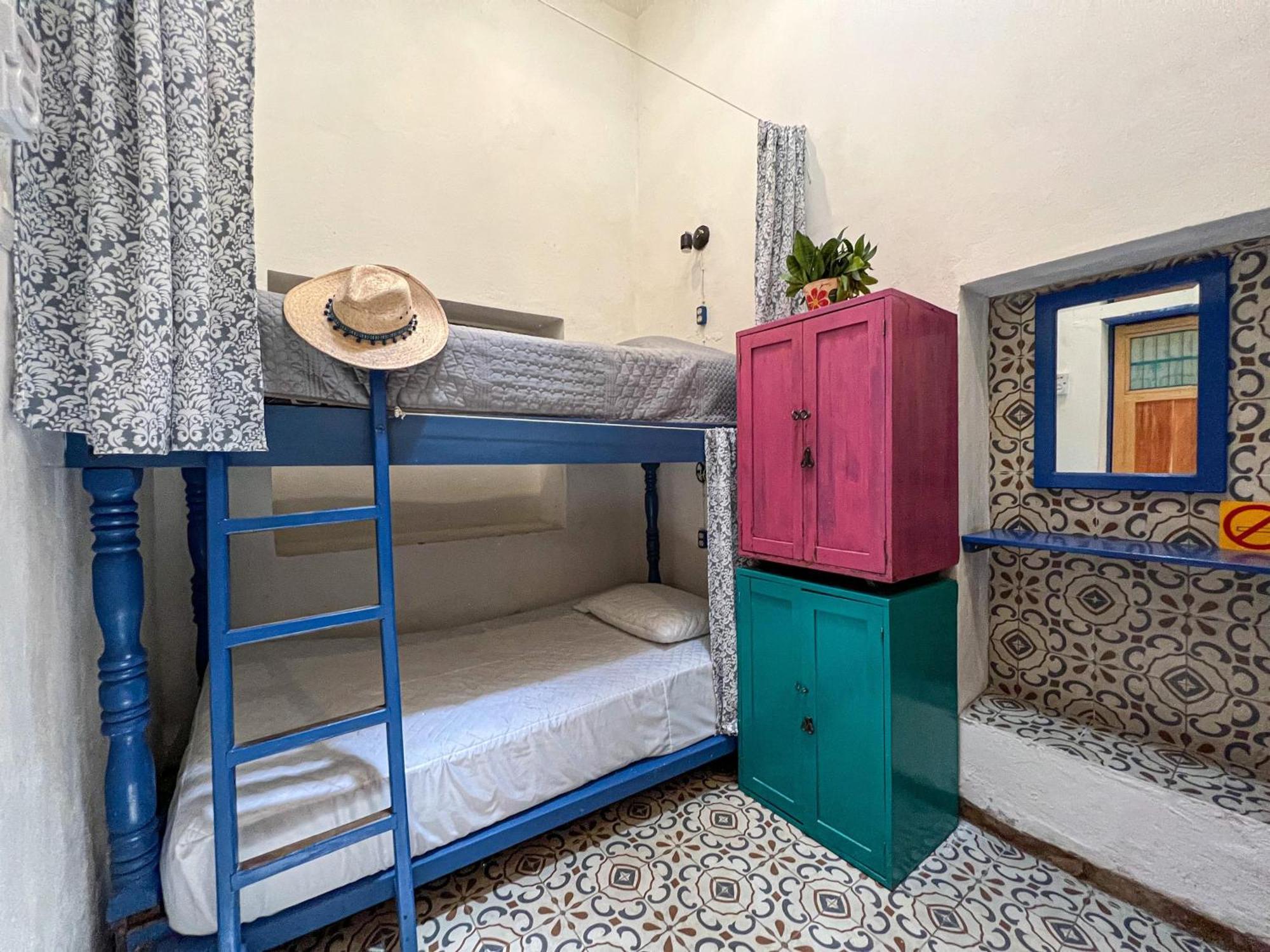 Hostel Candelaria Valladolid  Exterior photo