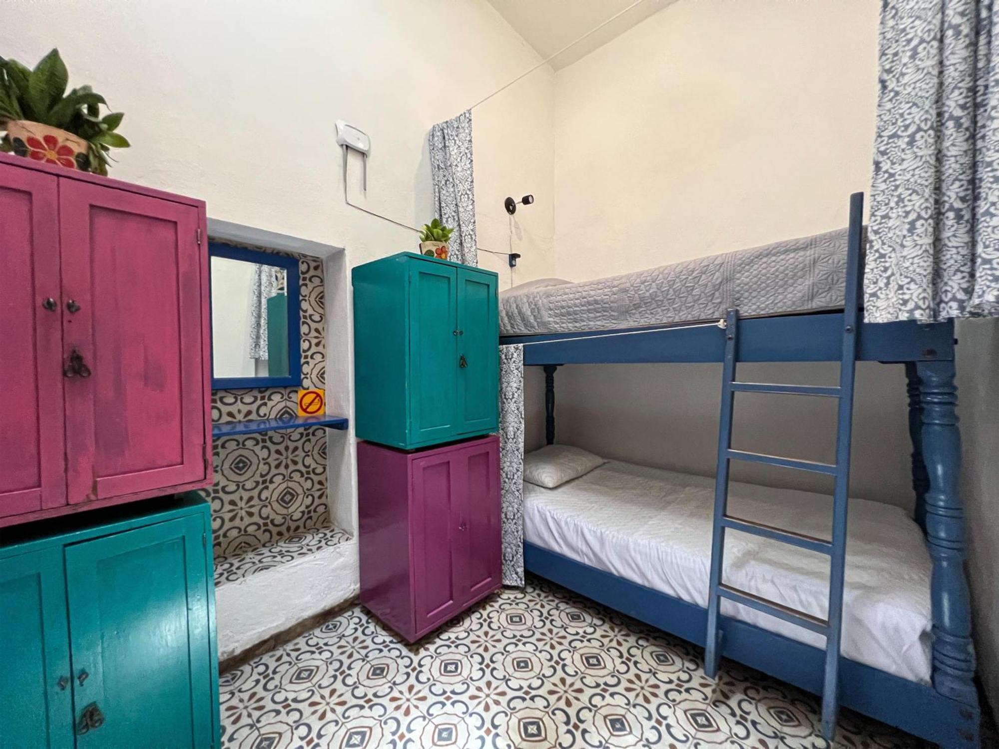 Hostel Candelaria Valladolid  Exterior photo