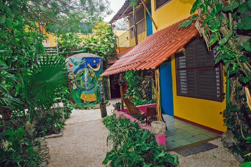 Hostel Candelaria Valladolid  Exterior photo