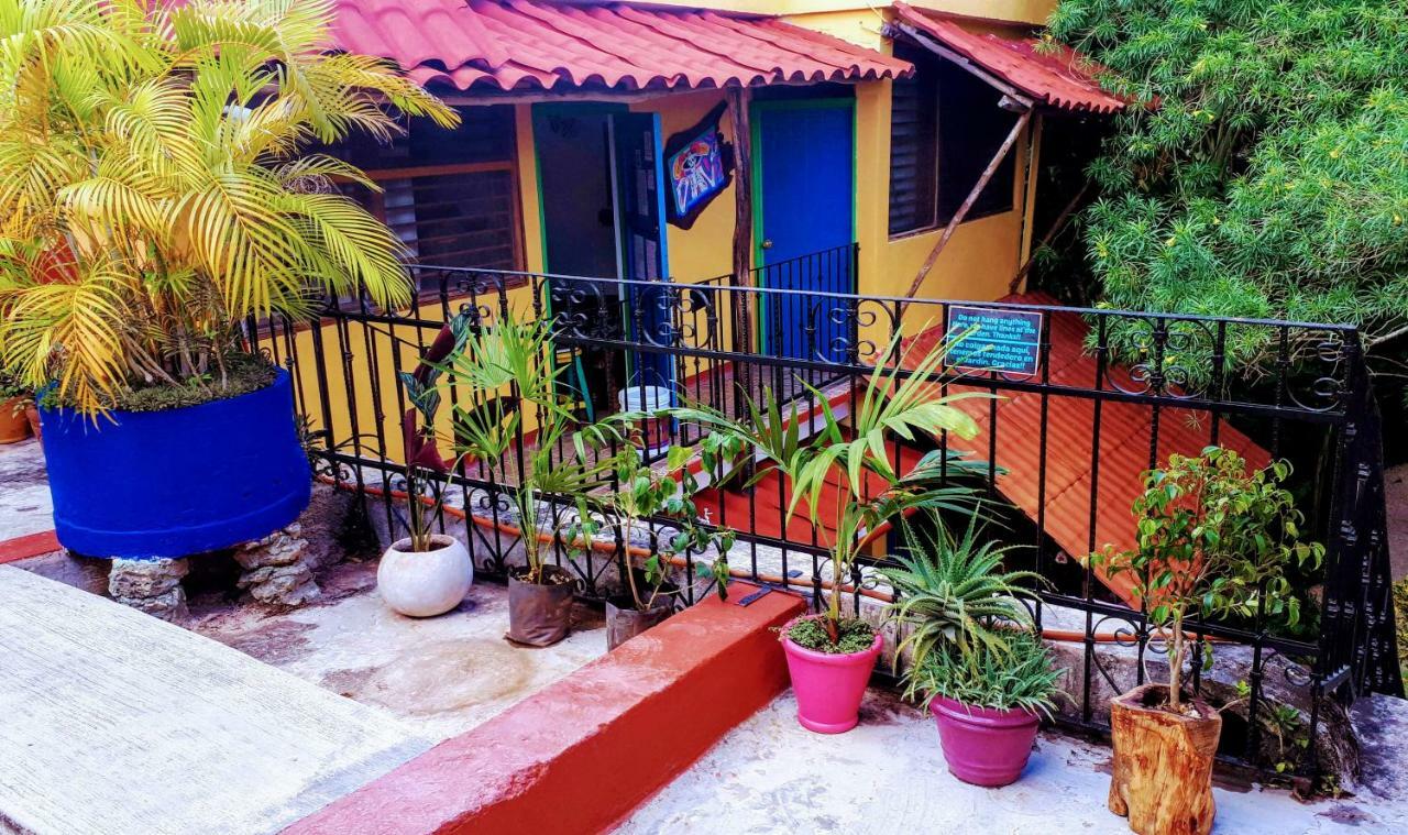 Hostel Candelaria Valladolid  Exterior photo